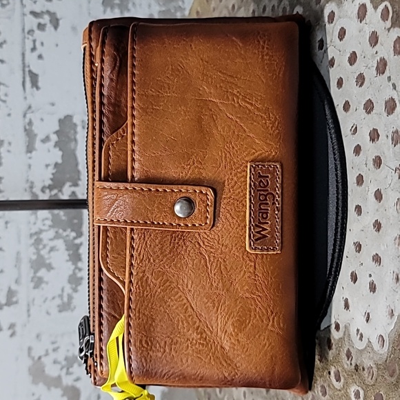 Wrangler Handbags - WG120-209LBR Crossbody Wallet